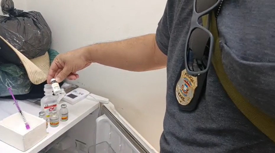 Polícia Civil prende enfermeira por exercício ilegal da medicina e comercialização de medicamentos irregulares