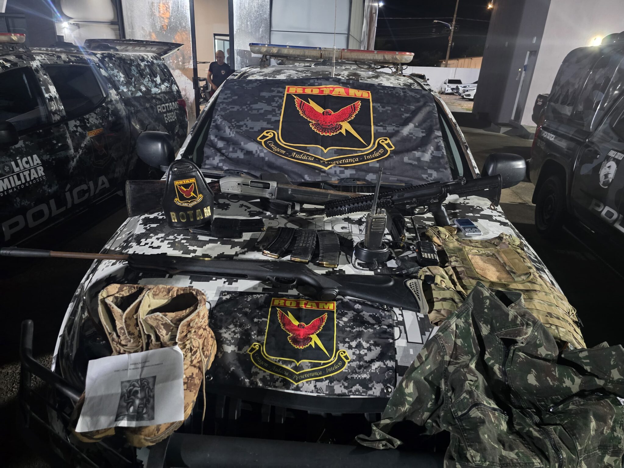 Rotam prende dois homens e apreende fuzil e espingardas em Nova Lacerda