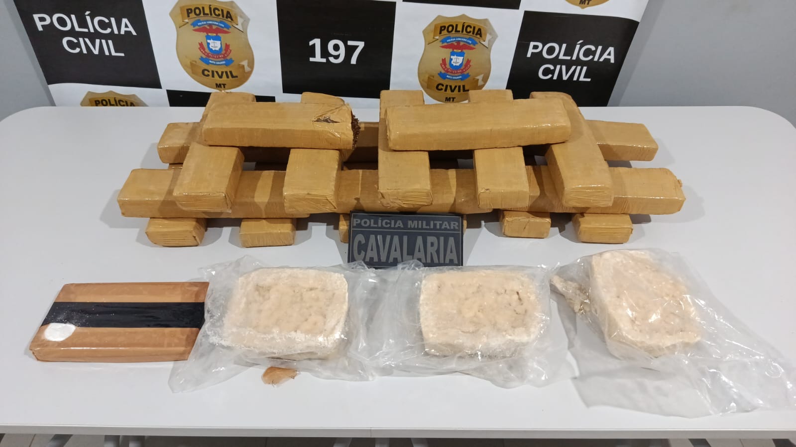 Cavalaria da PM prende dupla de faccionados com 23 quilos de drogas em Matupá