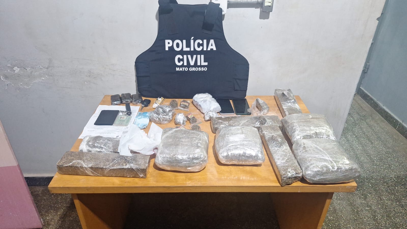 Homem investigado por violência doméstica é preso em flagrante por tráfico de drogas