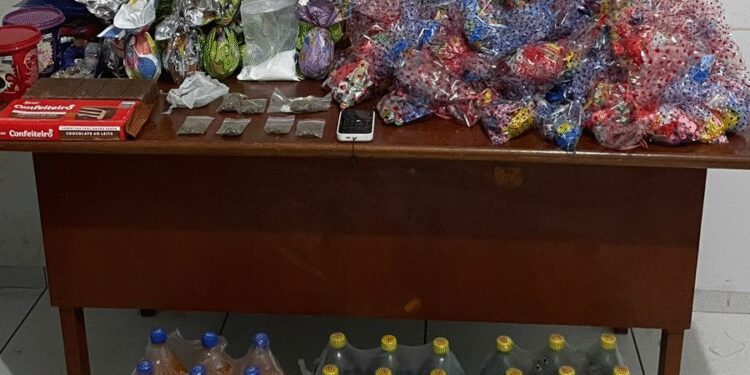 Polícia Militar detém cinco pessoas e apreende ovos de Páscoa que seriam distribuídos por facção