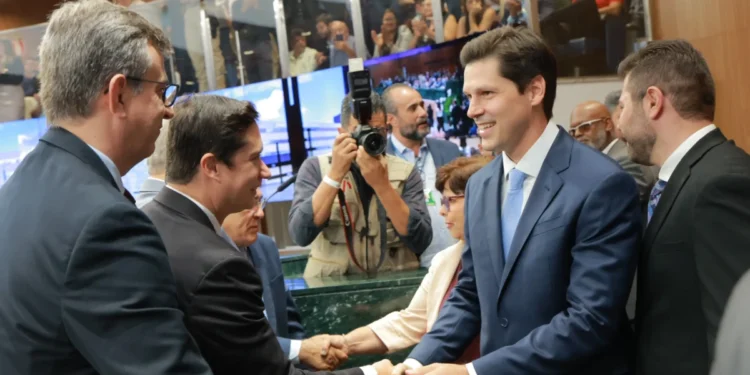 Agora governador, Daniel chora ao falar de Maguito: ‘vou honrar a memória dele’