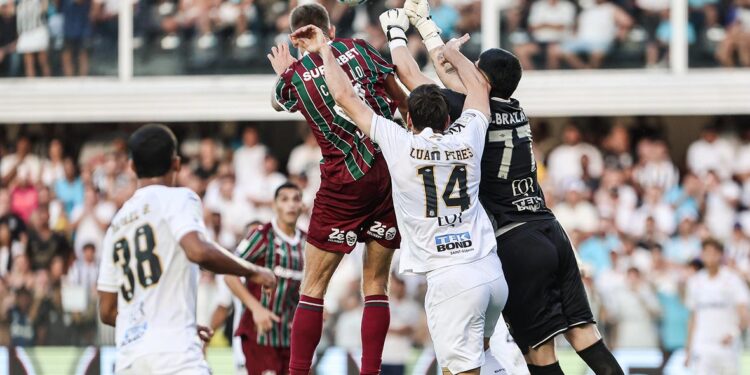 Fluminense vira nos minutos finais e vence Santos por 3 a 2 na Vila Belmiro pelo Brasileirão