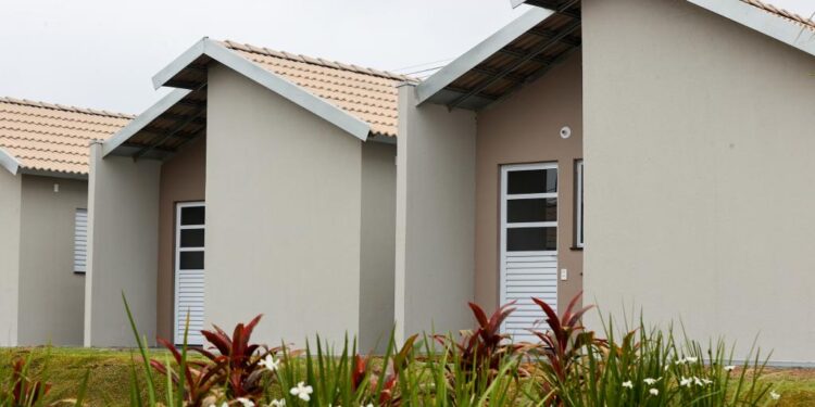 Governo de MT fechou 2025 com investimento de R$ 300 milhões no SER Família Habitação