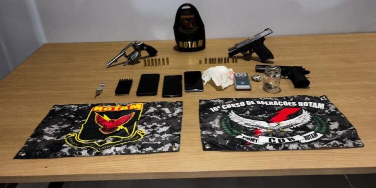 Integrantes de facção criminosa são presos com cocaína e armas de fogo em MT