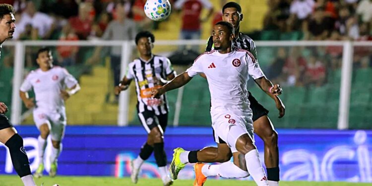 Inter vira sobre o Athletic e abre vantagem na Copa do Brasil