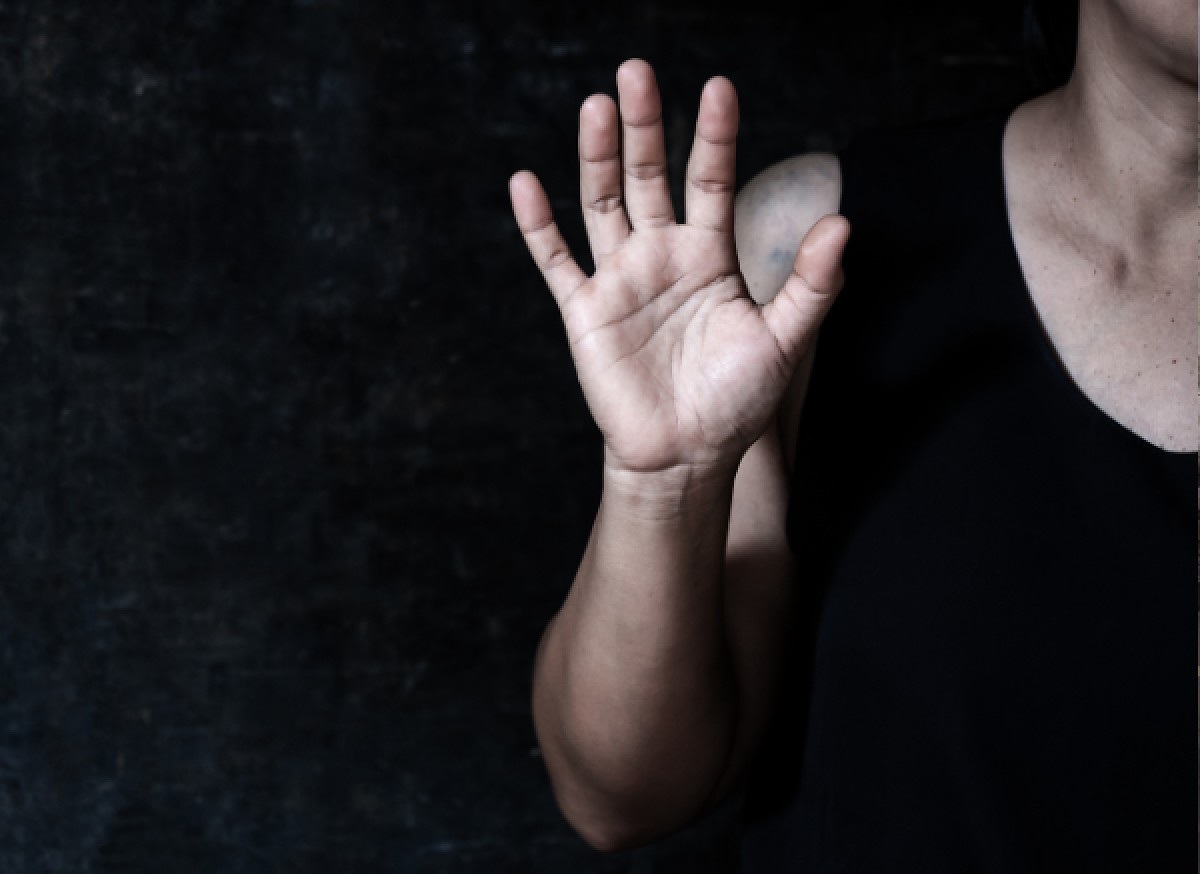 Jovem grávida de quatro meses é agredida a socos pelo marido