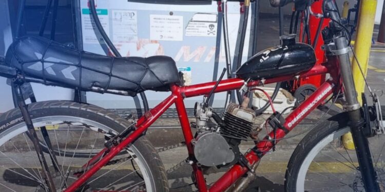 Menor é contido após jogar gasolina e ameaçar queimar veículo em posto de combustível em Barra do Garças