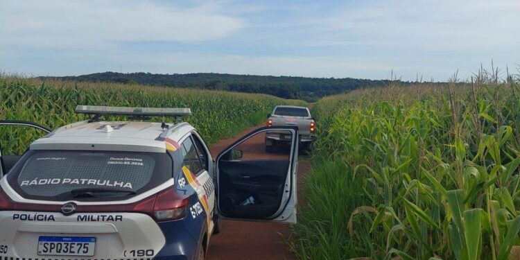 Motorista foge de barreira, é perseguido pela PM e preso com pistola em Canarana