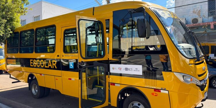 Novos ônibus escolares chegam à Barra do Garças e reforçam transporte de alunos da zona rural