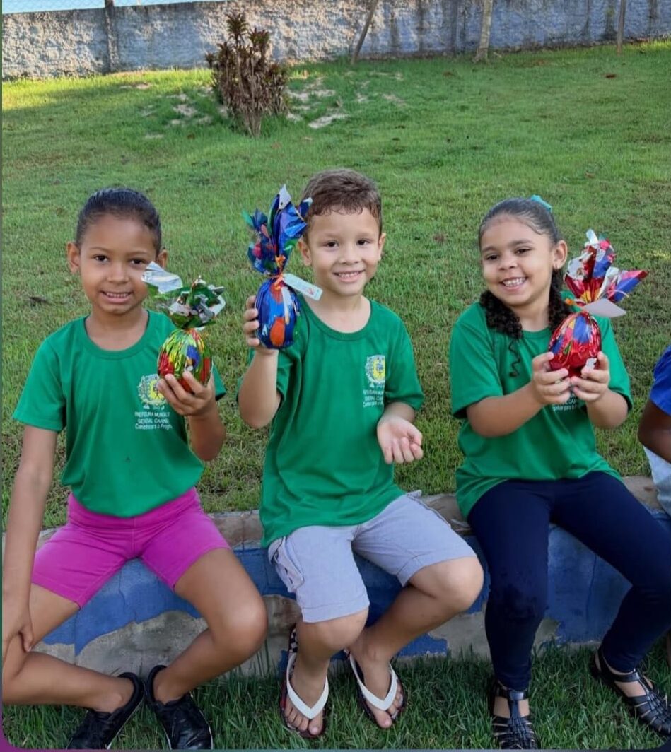 Prefeitura de General Carneiro realiza entrega de ovos de Páscoa para crianças da rede municipal e comunidades indígenas