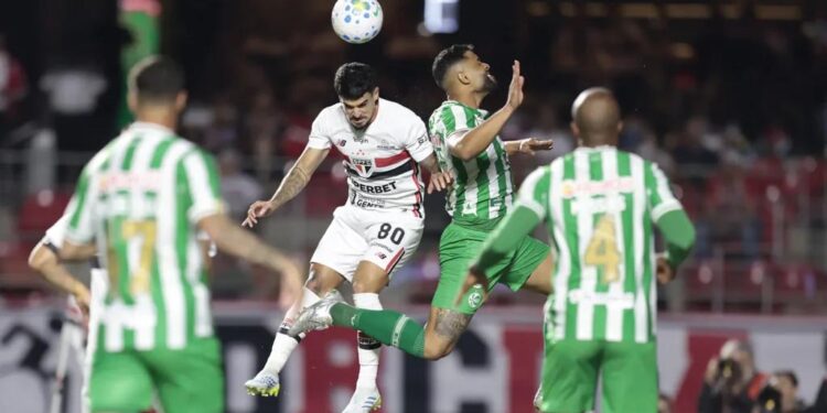São Paulo vence o Juventude no Morumbis, mas sai sob vaias e clima de pressão