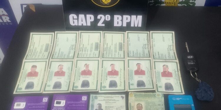 Homem é preso pela PM com documentos falsos em abordagem na MT-100