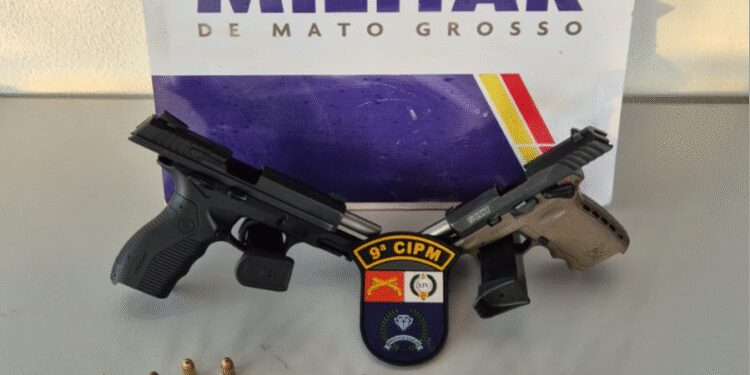 PM prende dupla de faccionados suspeitos por homicídio e apreende duas pistolas