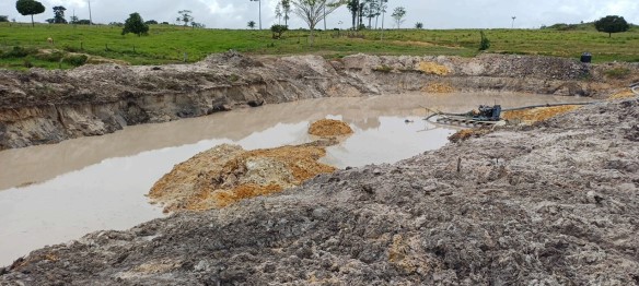 Batalhão Ambiental da PM fecha garimpo ilegal na zona rural de Novo Mundo