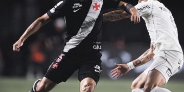 Corinthians sofre virada do Vasco nos minutos finais e cai para a zona de rebaixamento na estreia de Seedorf