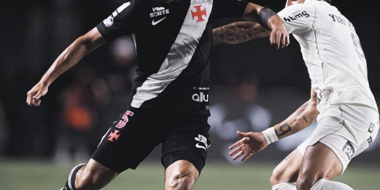 Corinthians sofre virada do Vasco nos minutos finais e cai para a zona de rebaixamento na estreia de Seedorf